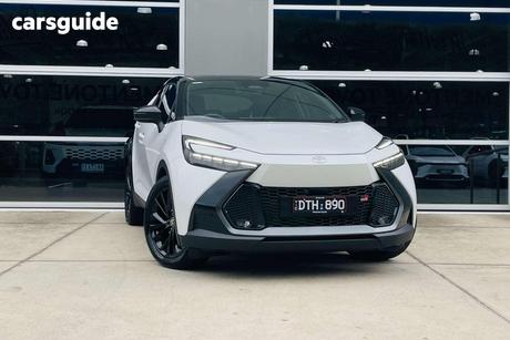 White 2025 Toyota C-HR Wagon Gr-Sport Hybrid
