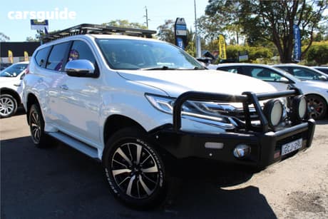 White 2017 Mitsubishi Pajero Sport Wagon Exceed (4X4) 7 Seat