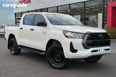 White 2022 Toyota Hilux Double Cab Pick Up Sr (4X4)