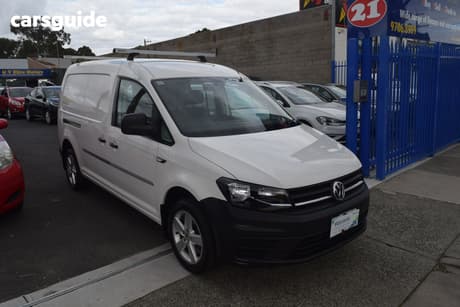 White 2016 Volkswagen Caddy Van Maxi Tsi220
