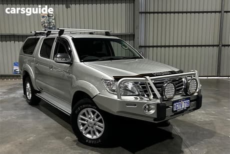 Silver 2014 Toyota Hilux Dual Cab Pick-up Sr5 (4X4)