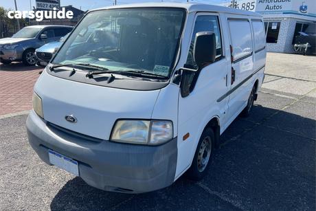 White 2004 Ford Econovan Van Swb