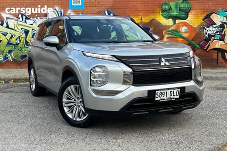 Silver 2024 Mitsubishi Outlander Wagon Es 7 Seat (2Wd)