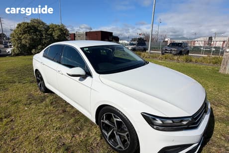 White 2022 Volkswagen Passat Sedan 140Tsi Proline