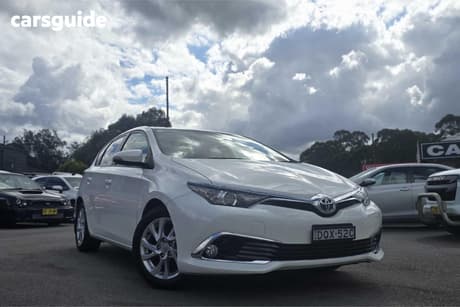 White 2017 Toyota Corolla Hatchback Ascent Sport