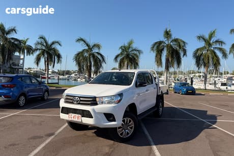 White 2017 Toyota Hilux Dual Cab Chassis Sr (4X4)