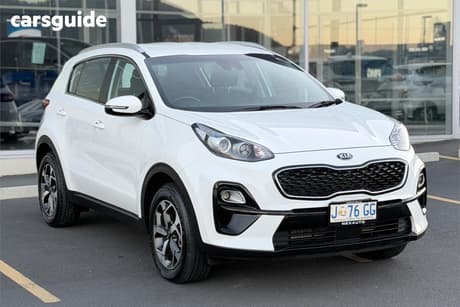 White 2020 Kia Sportage SUV S