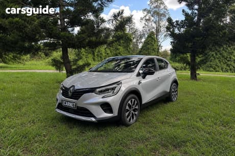 Silver 2023 Renault Captur Wagon Intens