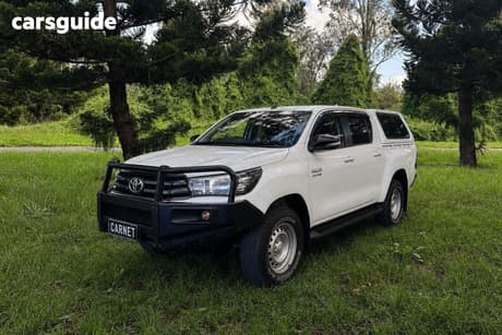 White 2015 Toyota Hilux Dual Cab Utility Sr (4X4)