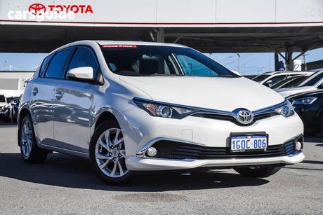 White 2018 Toyota Corolla Hatchback Ascent Sport