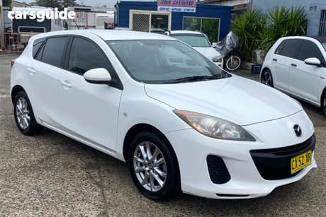 White 2013 Mazda 3 Hatchback Neo