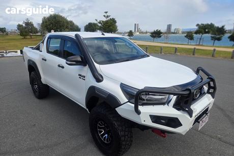 White 2020 Toyota Hilux Double Cab Chassis Sr (4X4)