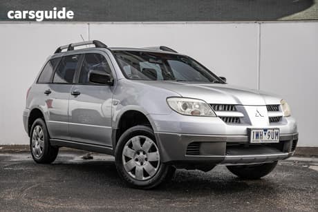 Silver 2004 Mitsubishi Outlander Wagon Ls
