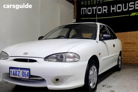 White 1998 Hyundai Excel Hatchback Sprint