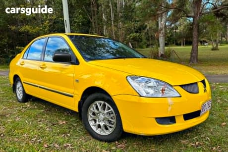 Yellow 2005 Mitsubishi Lancer Sedan Es