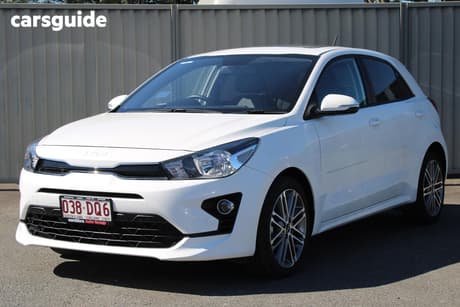 White 2021 Kia RIO Hatchback Sx