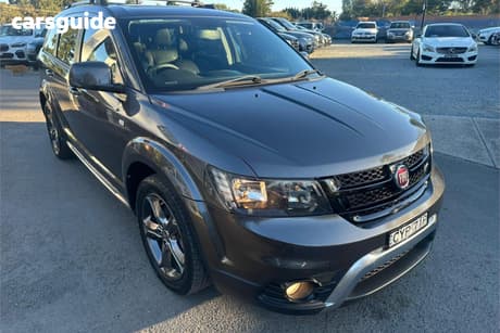 Grey 2015 Fiat Freemont Wagon Crossroad