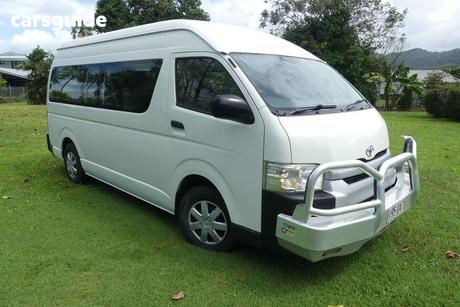 White 2017 Toyota HiAce Bus Commuter (12 Seats)