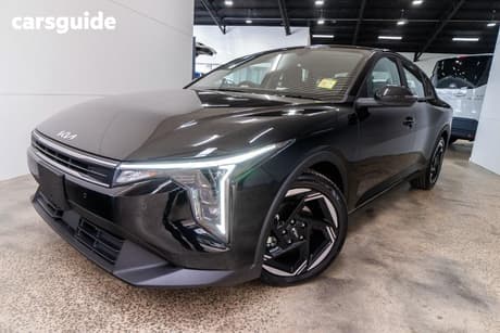Black 2025 Kia K4 Hatchback Sport