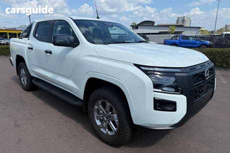 White 2025 Nissan Navara Dual Cab Pick-up St (4X4)