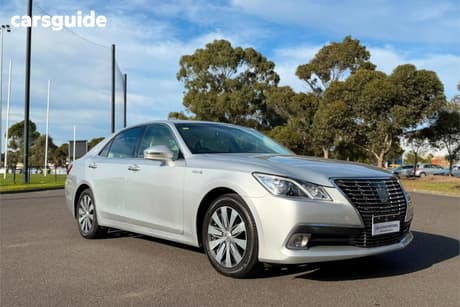 Silver 2015 Toyota Crown Sedan ROYAL SALOON