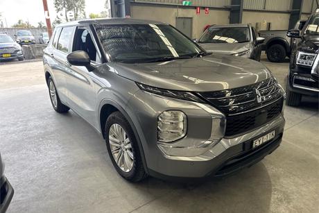 Grey 2023 Mitsubishi Outlander Wagon Es 5 Seat (2Wd)