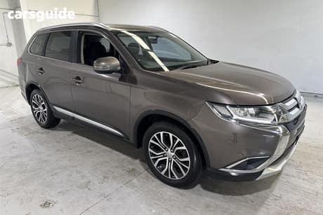 Brown 2017 Mitsubishi Outlander Wagon Ls Safety Pack (4X2)