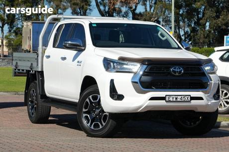 White 2023 Toyota Hilux Double Cab Chassis Sr5 (4X4)