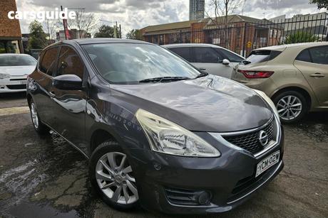 Grey 2014 Nissan Pulsar Hatchback St