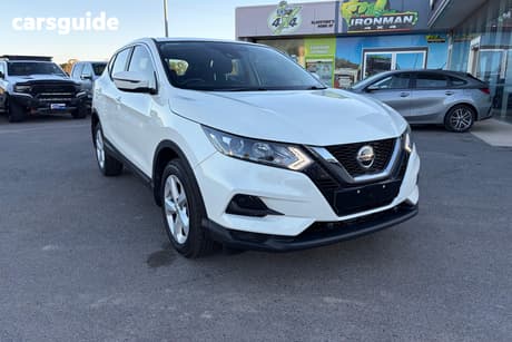 White 2018 Nissan Qashqai Wagon St