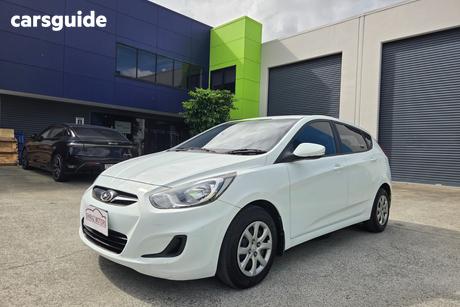 White 2014 Hyundai Accent Hatchback Active