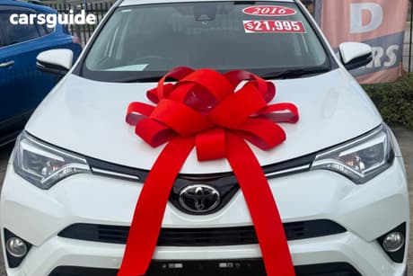 White 2016 Toyota RAV4 Wagon Cruiser (4X4)