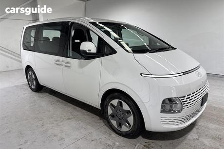 White 2024 Hyundai Staria Wagon Highlander