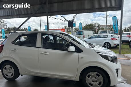 White 2020 Kia Picanto Hatchback S (Pe)