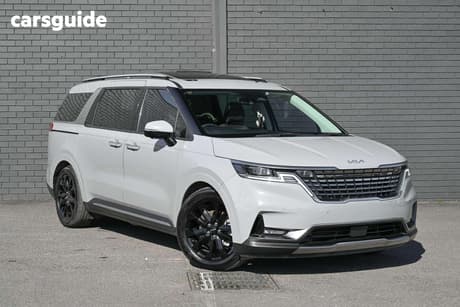 Silver 2022 Kia Carnival Wagon Platinum