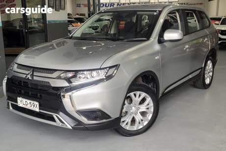 Silver 2020 Mitsubishi Outlander Wagon Es 7 Seat (2Wd)