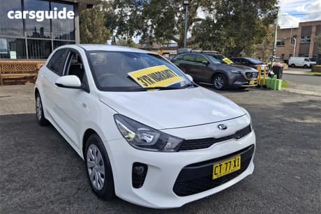 White 2019 Kia RIO Hatchback S