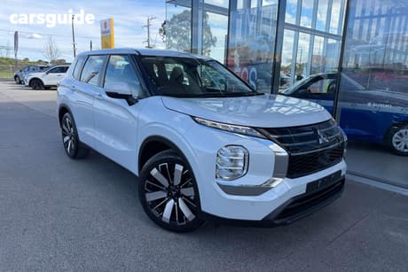 White 2026 Mitsubishi Outlander Wagon Es 5 Seat (2Wd)