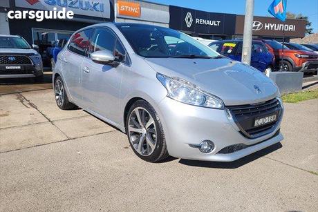 Silver 2012 Peugeot 208 Hatchback Allure Premium