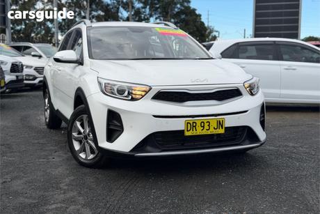White 2024 Kia Stonic Wagon S
