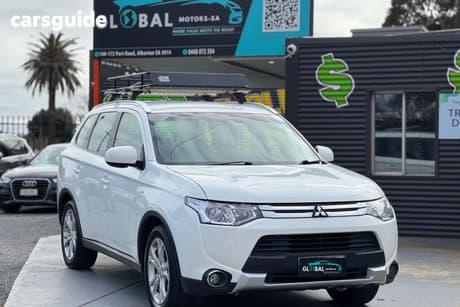 White 2014 Mitsubishi Outlander Wagon Es (4X4)