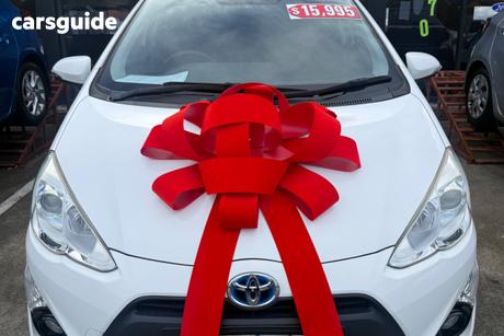 White 2016 Toyota Prius-C Hatchback Hybrid