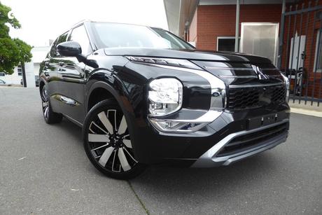 Black 2025 Mitsubishi Outlander Wagon Exceed 5 Seat (Awd)