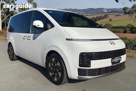 White 2026 Hyundai Staria Wagon Lounge