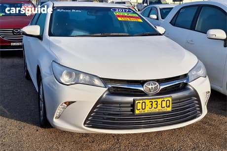 White 2017 Toyota Camry Sedan Altise
