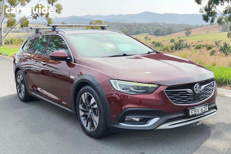Red 2017 Holden Calais Liftback V