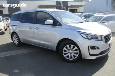 Silver 2018 Kia Carnival Wagon S