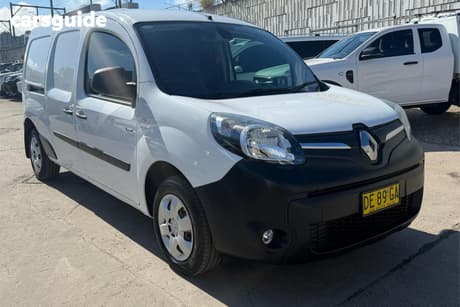 White 2022 Renault Kangoo Van Maxi Ze