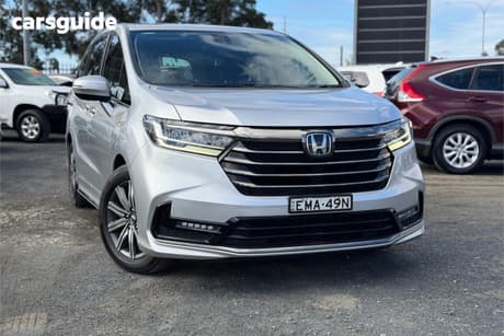 Silver 2021 Honda Odyssey Wagon Vil7