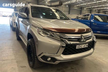 Silver 2016 Mitsubishi Pajero Sport Wagon Exceed (4X4) 7 Seat
